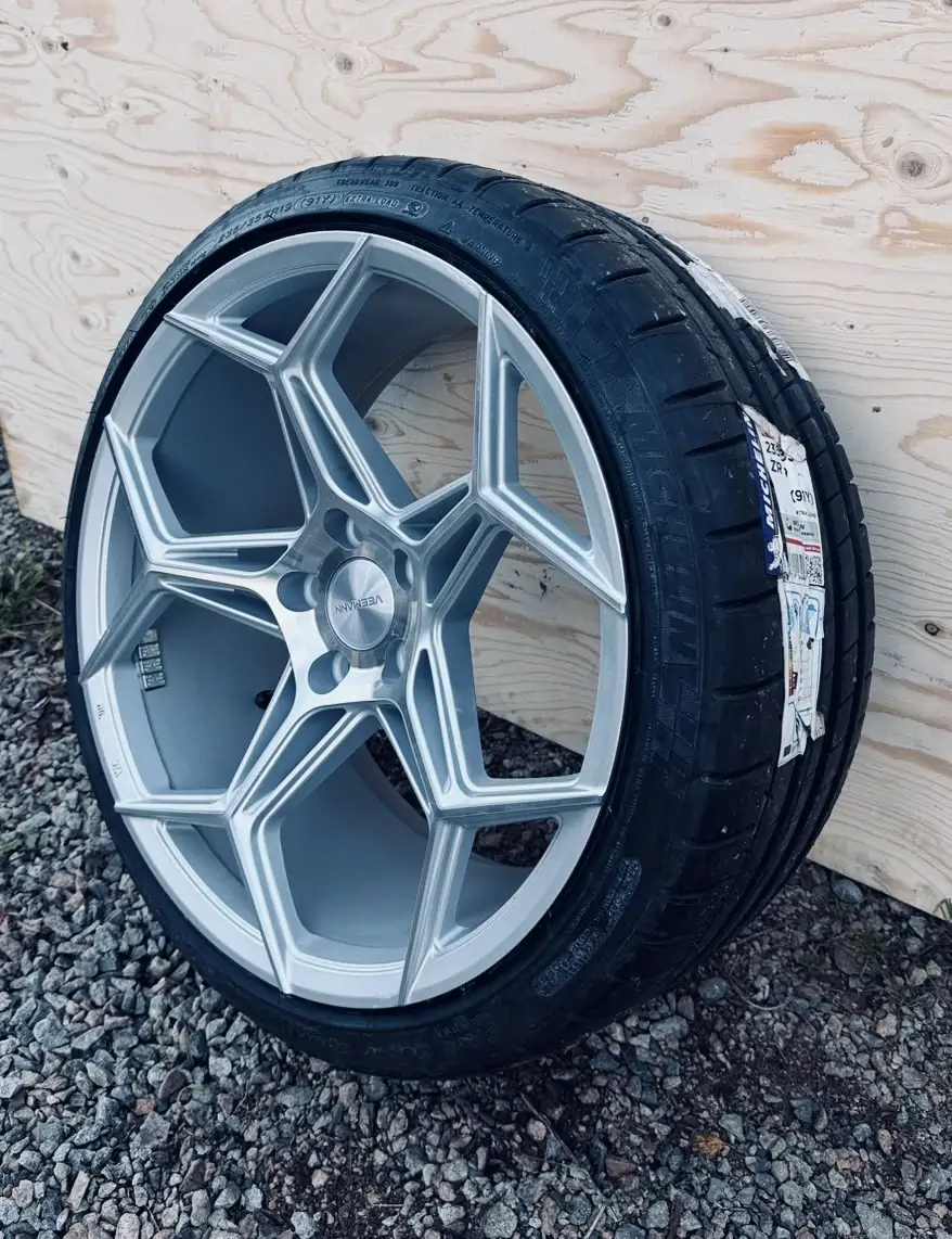 Asiakasauto - Ammattitaidolla asennetut vanteet ja renkaat